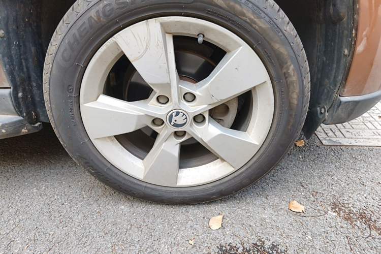 Used Skoda Yeti 2014 1.4 TSI DSG Polar Edition Right Front Wheel Hub