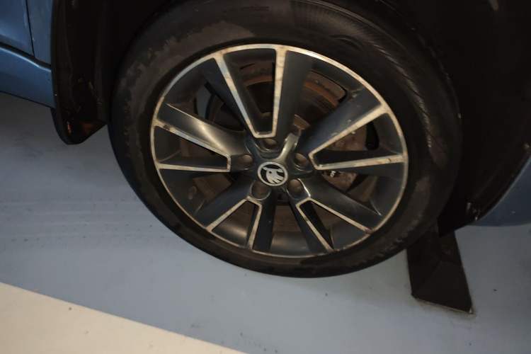 Used Skoda Yeti 2014 1.4 TSI DSG Phantom Edition Right Front Wheel Hub