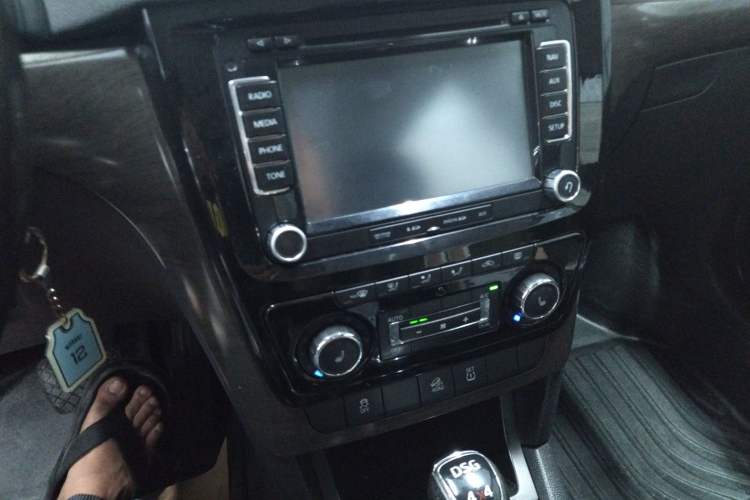 Used Skoda Yeti 2014 1.8TSI DSG All-Wheel Drive Edition Audio And AC Panel