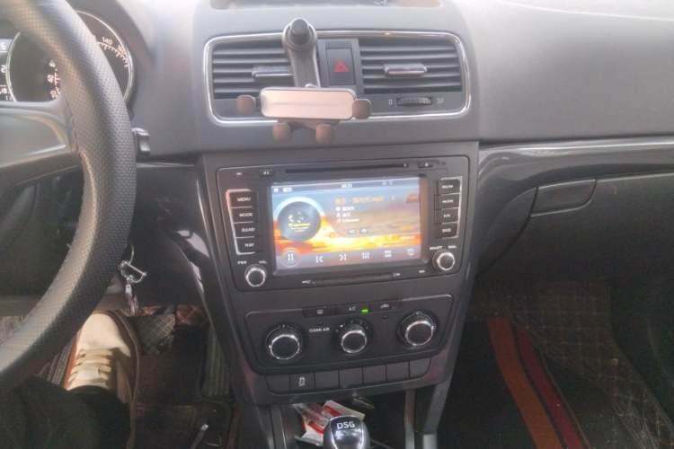 Used Skoda Yeti 2014 1.4TSI DSG Explorer Edition Audio And AC Panel