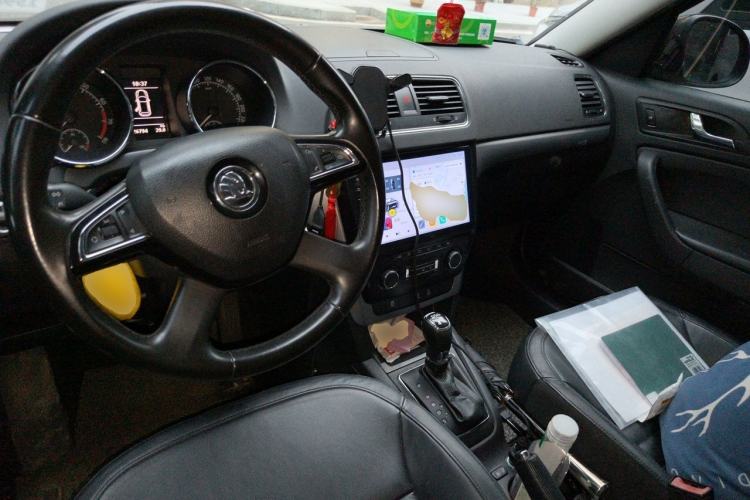 Used Skoda Yeti 2014 1.8TSI DSG Polar Edition Center Console