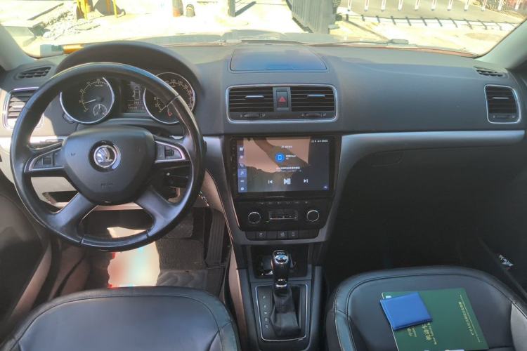 Used Skoda Yeti 2014 1.8TSI DSG Polar Edition Center Console