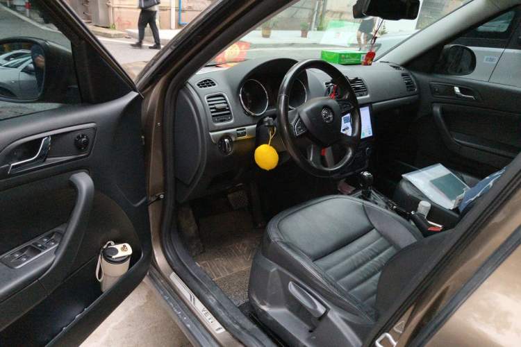 Used Skoda Yeti 2014 1.8TSI DSG Polar Edition Driver Seat