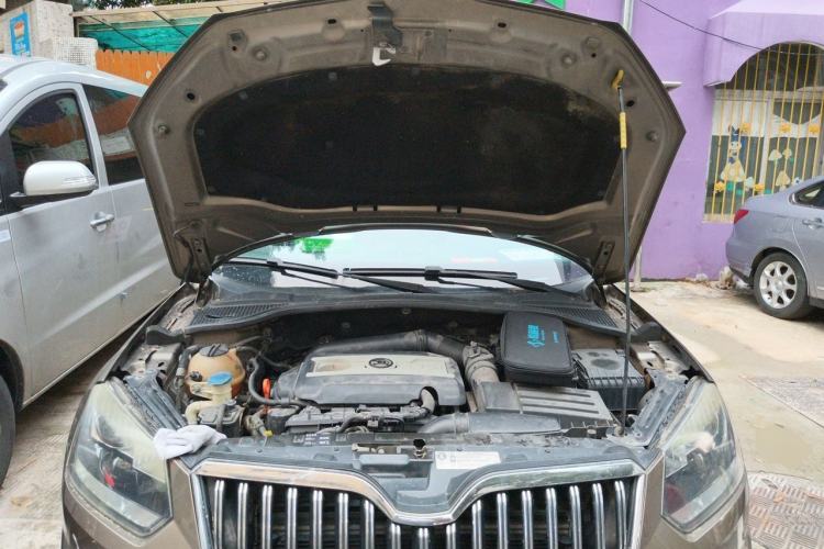 Used Skoda Yeti 2014 1.8TSI DSG Polar Edition Engine Bay