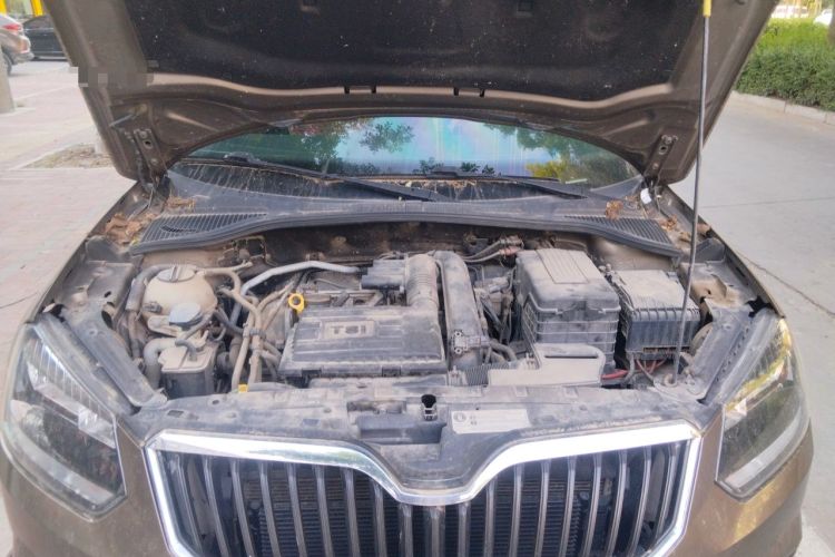 Used Skoda Yeti 2014 1.4TSI DSG Explorer Edition Engine Bay