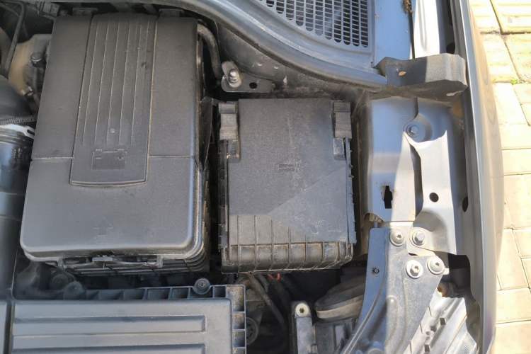 Used Skoda Yeti 2014 1.8TSI DSG Polar Edition Engine Bay Left