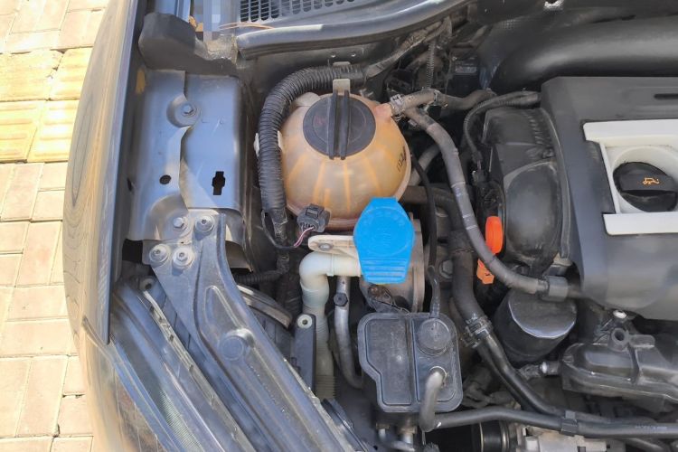 Used Skoda Yeti 2014 1.8TSI DSG Polar Edition Engine Bay Right