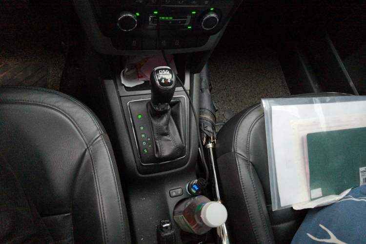 Used Skoda Yeti 2014 1.8TSI DSG Polar Edition Gear Lever