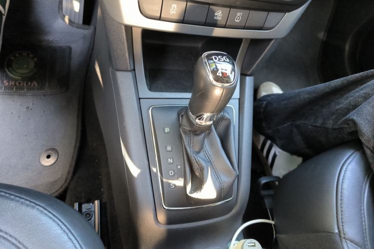 Used Skoda Yeti 2014 1.8TSI DSG Polar Edition Gear Lever