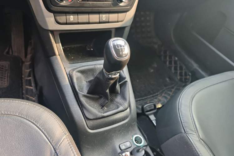 Used Skoda Yeti 2014 1.4TSI Manual Polar Edition Gear Lever