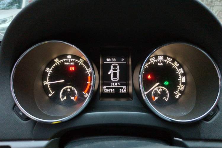 Used Skoda Yeti 2014 1.8TSI DSG Polar Edition Instrument Cluster