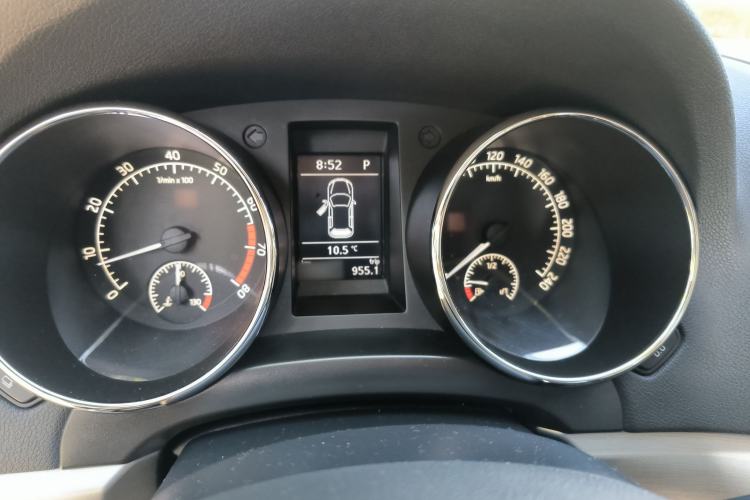 Used Skoda Yeti 2014 1.8TSI DSG Polar Edition Instrument Cluster