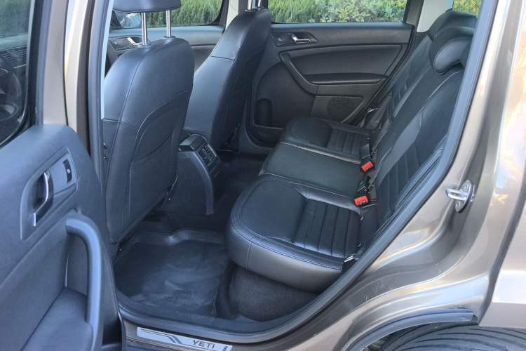 Used Skoda Yeti 2014 1.8TSI DSG Polar Edition Interior 2