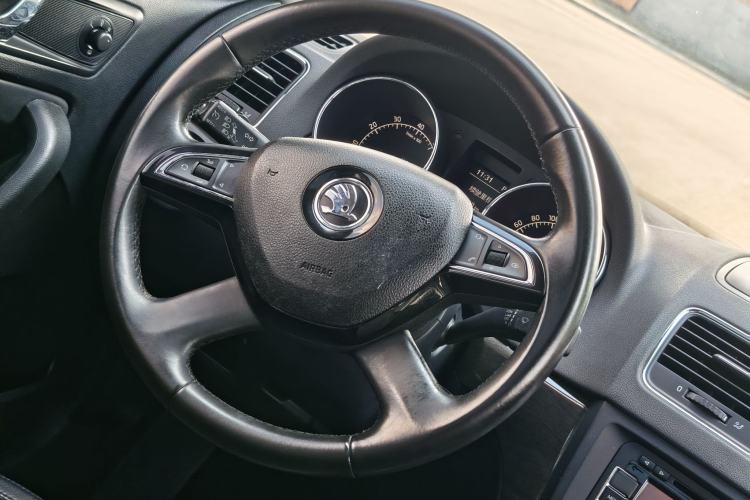 Used Skoda Yeti 2014 1.8TSI DSG All-Wheel Drive Edition Interior 4