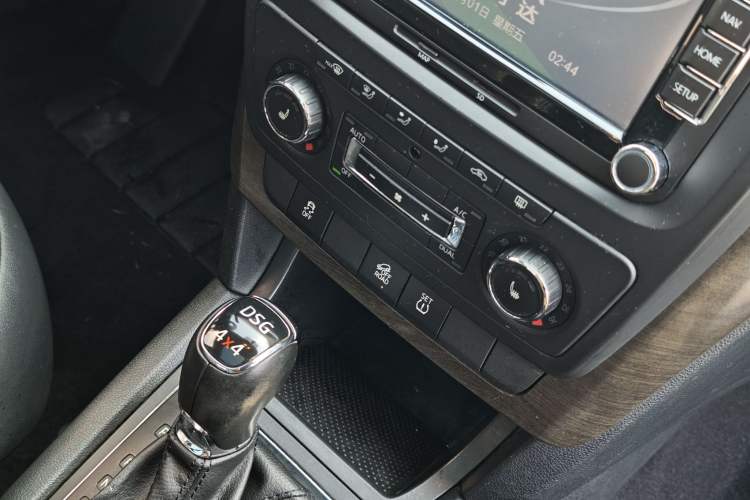 Used Skoda Yeti 2014 1.8TSI DSG All-Wheel Drive Edition Interior 5