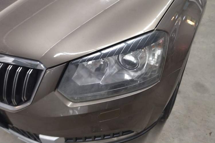 Used Skoda Yeti 2014 1.8TSI DSG All-Wheel Drive Edition Left Front Headlight