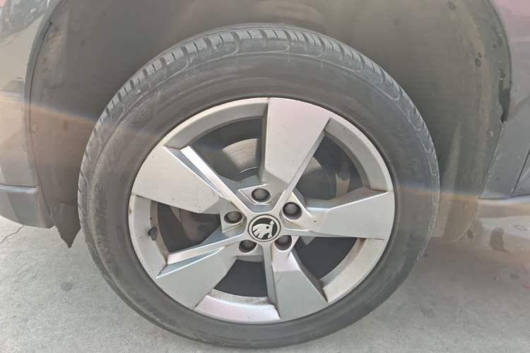 Used Skoda Yeti 2014 1.4TSI Manual Polar Edition Left Front Wheel Hub