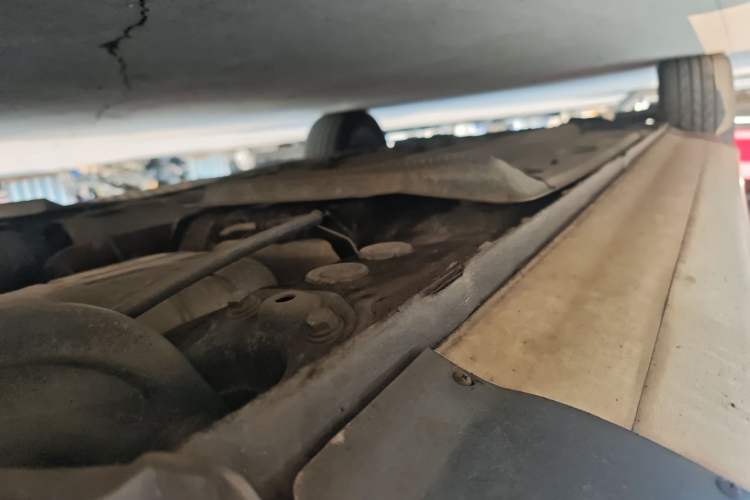 Used Skoda Yeti 2014 1.4TSI Manual Polar Edition Left Side Sill