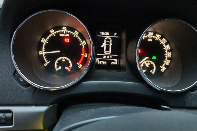 Used Skoda Yeti 2014 1.8TSI DSG Polar Edition Odometer Close Up