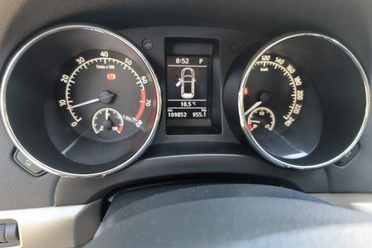 Used Skoda Yeti 2014 1.8TSI DSG Polar Edition Odometer Close Up