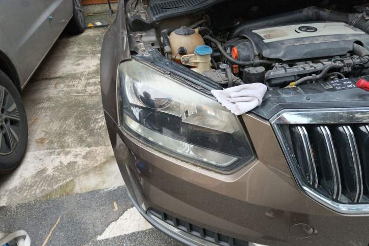 Used Skoda Yeti 2014 1.8TSI DSG Polar Edition Right Front Headlight