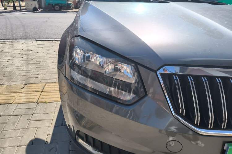 Used Skoda Yeti 2014 1.8TSI DSG Polar Edition Right Front Headlight