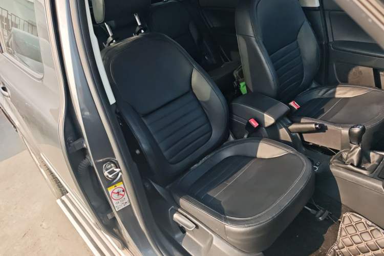 Used Skoda Yeti 2014 1.4TSI Manual Polar Edition Right Front Seat
