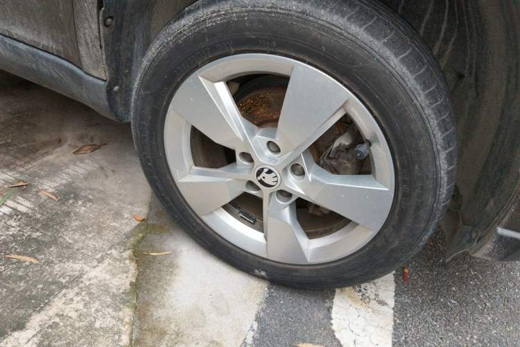 Used Skoda Yeti 2014 1.8TSI DSG Polar Edition Right Front Wheel Hub