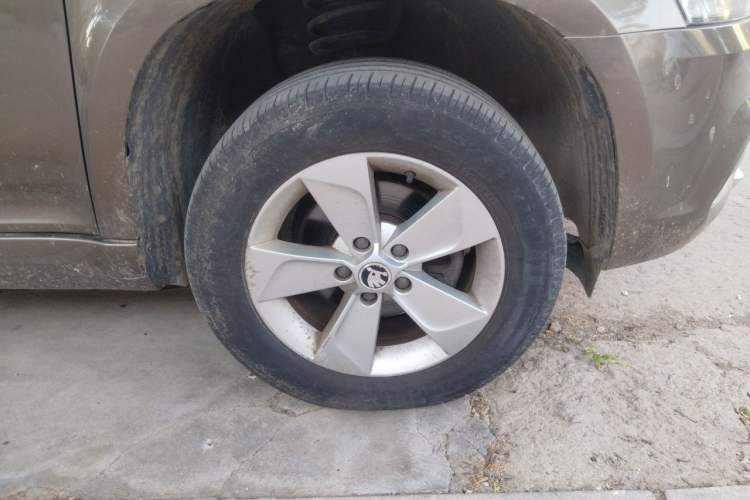 Used Skoda Yeti 2014 1.4TSI DSG Explorer Edition Right Front Wheel Hub