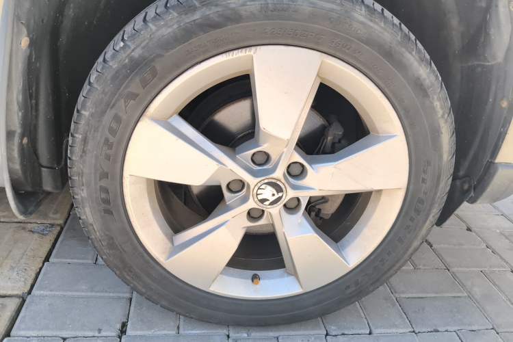 Used Skoda Yeti 2014 1.8TSI DSG Polar Edition Right Front Wheel Hub
