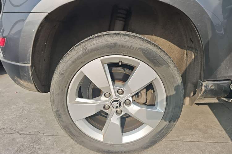 Used Skoda Yeti 2014 1.4TSI Manual Polar Edition Right Rear Wheel Hub