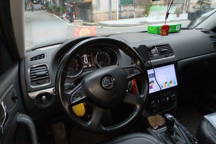 Used Skoda Yeti 2014 1.8TSI DSG Polar Edition Steering Wheel