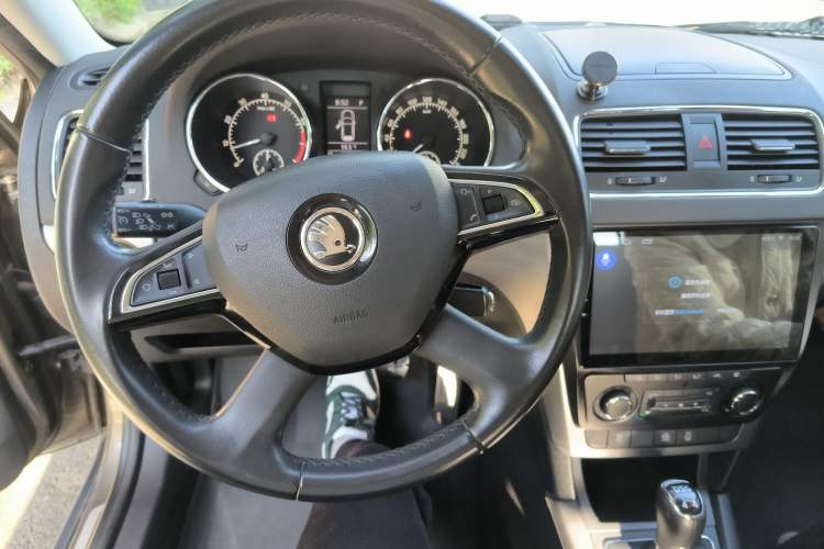 Used Skoda Yeti 2014 1.8TSI DSG Polar Edition Steering Wheel