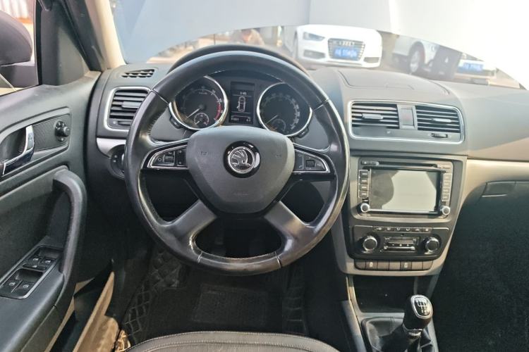 Used Skoda Yeti 2014 1.4TSI Manual Polar Edition Steering Wheel