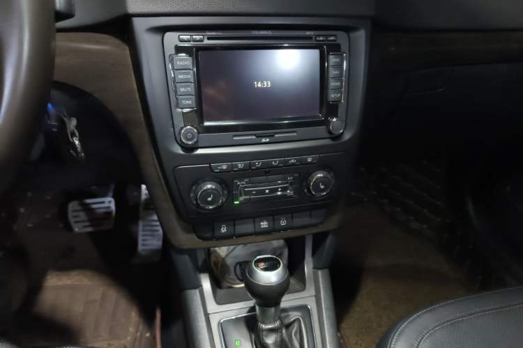 Used Skoda Yeti 2014 1.8TSI DSG All-Wheel Drive Edition Audio And AC Panel