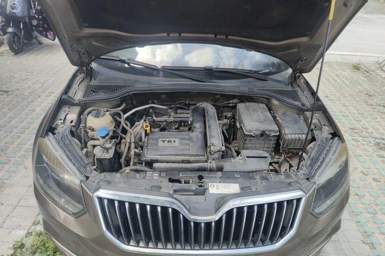 Used Skoda Yeti 2014 1.4 TSI DSG Phantom Edition Engine Bay