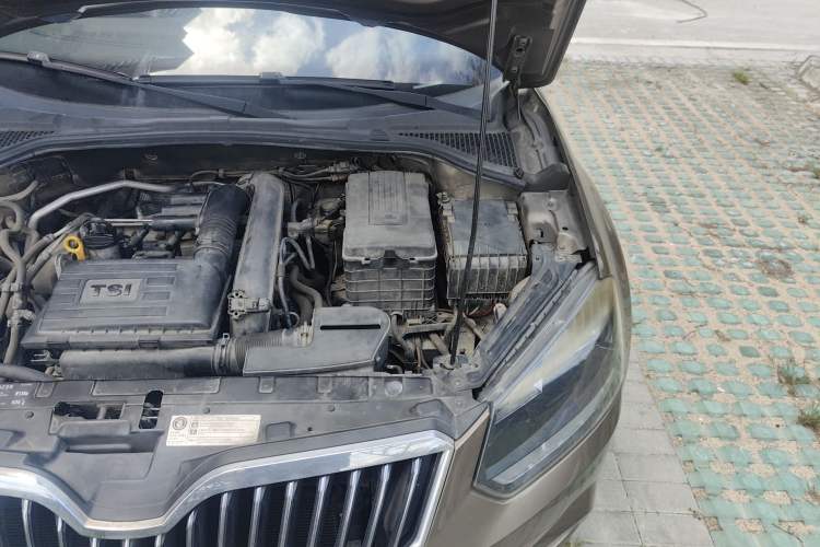 Used Skoda Yeti 2014 1.4 TSI DSG Phantom Edition Engine Bay Left