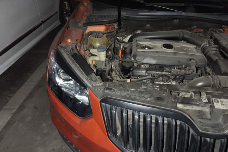 Used Skoda Yeti 2014 1.8TSI DSG All-Wheel Drive Edition Engine Bay Right