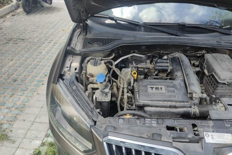 Used Skoda Yeti 2014 1.4 TSI DSG Phantom Edition Engine Bay Right