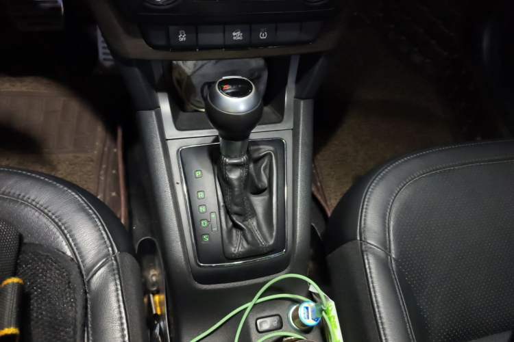 Used Skoda Yeti 2014 1.8TSI DSG All-Wheel Drive Edition Gear Lever