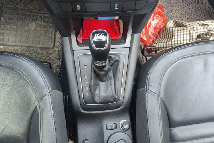 Used Skoda Yeti 2014 1.4 TSI DSG Phantom Edition Gear Lever