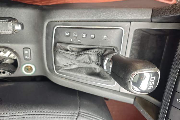 Used Skoda Yeti 2014 1.4 TSI DSG Phantom Edition Interior 5