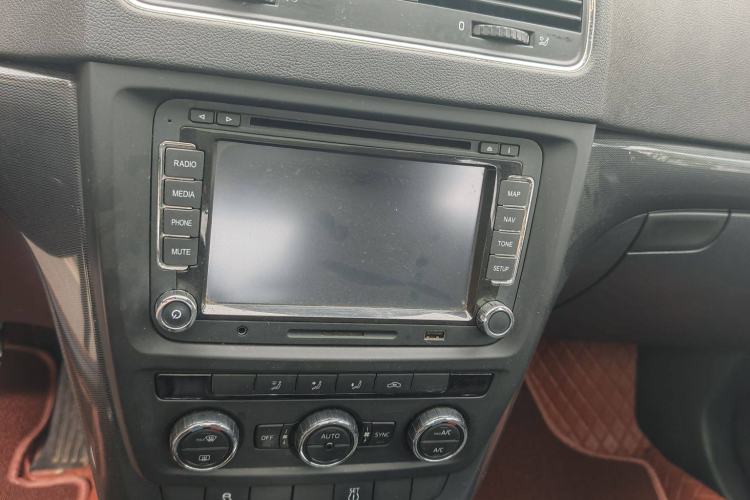 Used Skoda Yeti 2014 1.4 TSI DSG Phantom Edition Interior 6