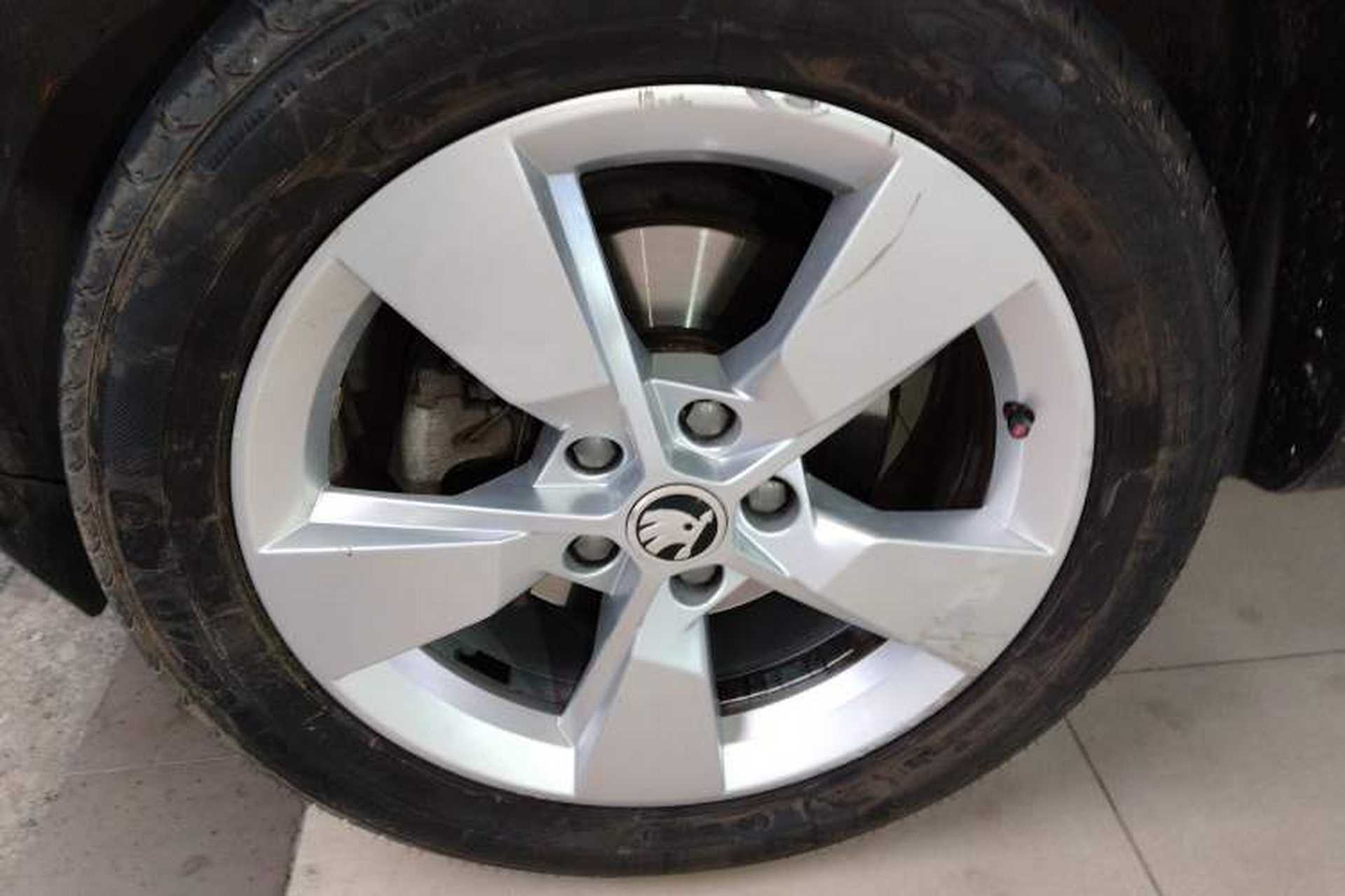 Used Skoda Yeti 2014 1.8TSI DSG Polar Edition Left Front Wheel Hub