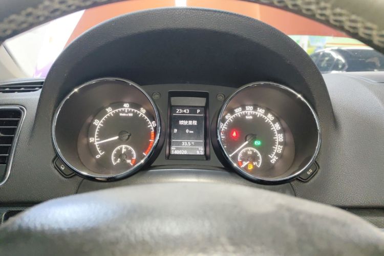 Used Skoda Yeti 2014 1.4 TSI DSG Phantom Edition Odometer Close Up