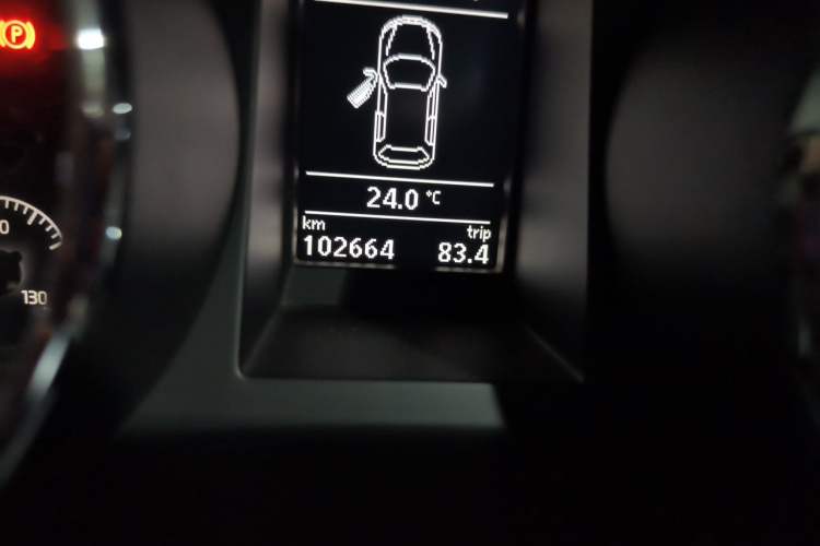 Used Skoda Yeti 2014 1.8TSI DSG All-Wheel Drive Edition Odometer Close Up