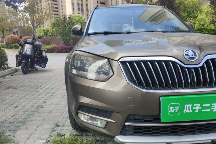 Used Skoda Yeti 2014 1.4 TSI DSG Phantom Edition Right Front Headlight