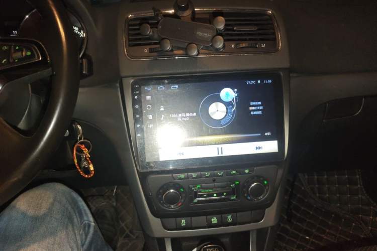 Used Skoda Yeti 2014 1.8TSI DSG Polar Edition Audio And AC Panel