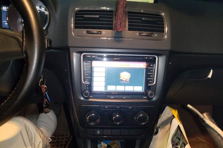 Used Skoda Yeti 2014 1.4TSI DSG Vibrant Edition Audio And AC Panel