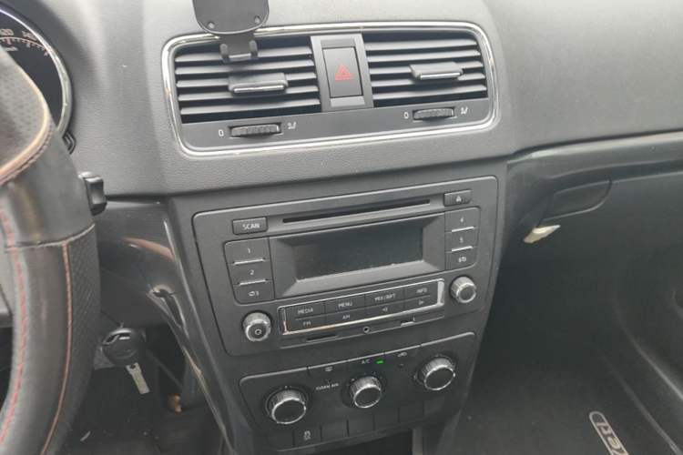 Used Skoda Yeti 2014 1.4TSI DSG Explorer Edition Audio And AC Panel